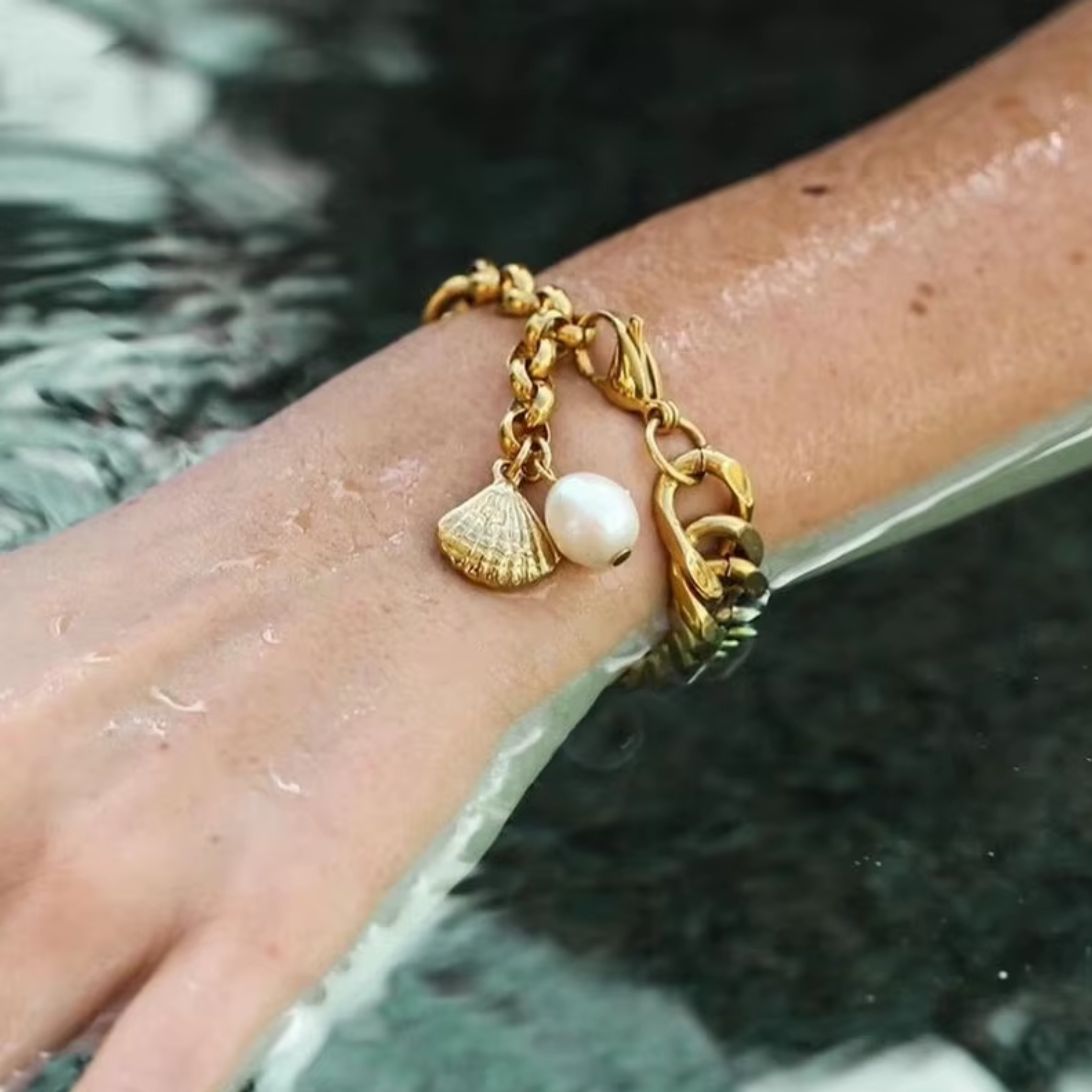 Golden Shell Bracelet