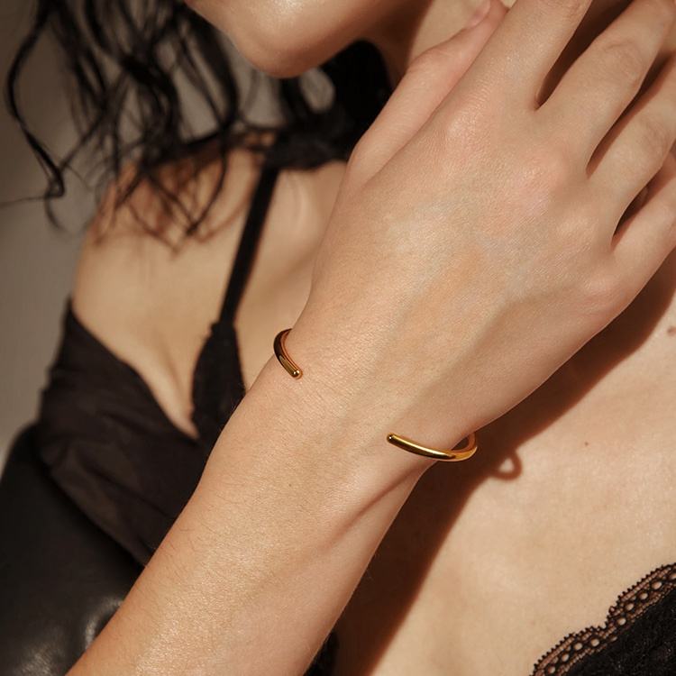 Fluid Curve Bracelet